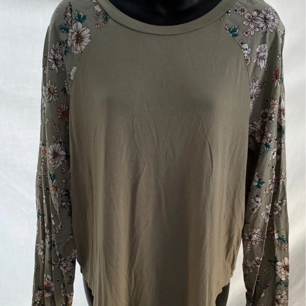Baseball style olive green top Large